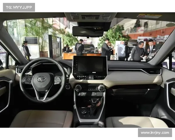 体验丰田RAV4荣放,配全景天窗+家用空间,综合油耗5L,咋样? 体验丰田RAV4荣放,配全景天窗+家用空间,综合油耗5L,咋样?
